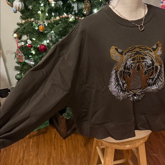 ☃️BOGO50%☃️🆕🌿EXPRESSED SOCIETY: OLIVE Tiger Crew Neck Sweatshirt SMALL - Picture 9 of 11